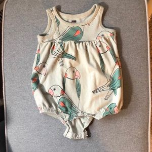 Tea Collection romper with darling parrots 🦜